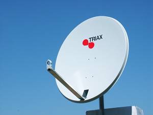 Antena satelitarna Triax TD110 (115), stal, biała z logo.